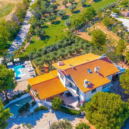 Vista Allegra Pagoda - Con Piscina Villa